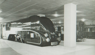 Локомотив Pm36-1 в павильоне на Парижской выставке,1937 г.