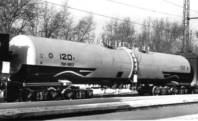 8-осная цистерна грузоподъемностью 120 тонн постройки 1967 года ЖЗТМ