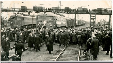 1961г_Прибытие эстафетного поезда со ст Петропавловск по электрифицированному участку Макушино - Курган.jpg