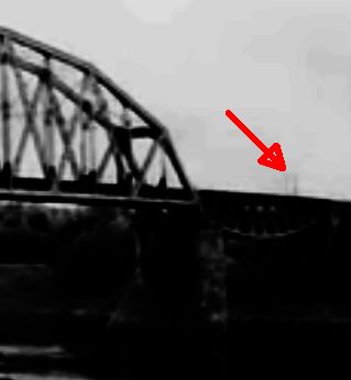 Мост из фильма Проверки на дорогах столб.jpg