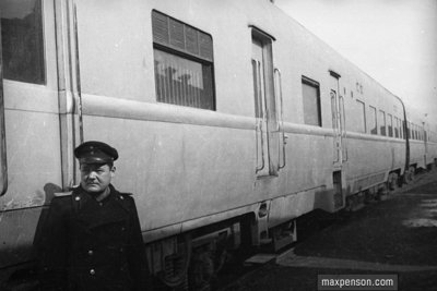 У нового поезда. 1940-50 гг..jpg