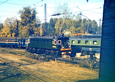 ВЛ19-61 ЧС2 ЭР2 депо Москва-Октябрьская ок 1976.jpg