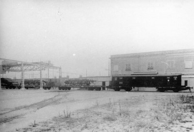 Пересылка Си10-10 на транспортных тележках с завода в порт для погрузки. Родные тележки погружены на платформы. 1933 г.