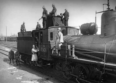 Выезд пожарных на пожарном паровозе. г. Москва. 1930 г.jpg